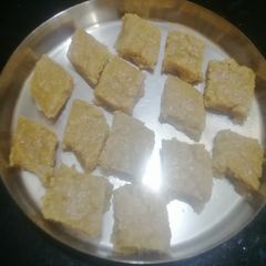 Besan barfi A picture of Besan barfi.