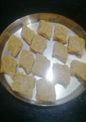 A picture of Besan barfi.