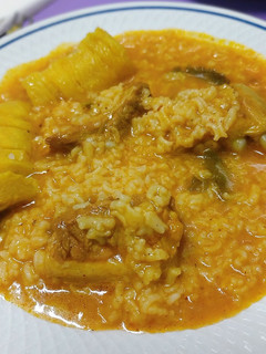Una foto de Arroz aguado (caldoso) con costillas de cerdo!
