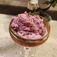 A picture of Triple Berry Frozen Yoghurt.