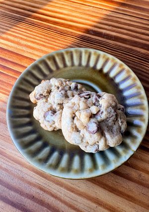A picture of Bakery-Style Chocolate Chip Cookies 🍪.