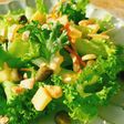 Salad nụ bạch hoa và hạt điều
