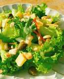 Salad nụ bạch hoa và hạt điều