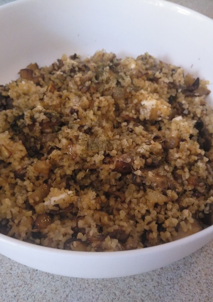 Una foto de Bulgur con setas y queso feta de Yotam