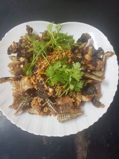 Hình của món Ếch chiên bơ tỏi.
