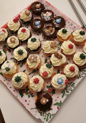 O poză a rețetei Mini cupcakes de cacao și vanilie.