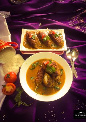 A picture of Chickpea stuffed kebab in roasted gravy.
