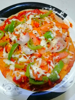 रोटी पिज़्ज़ा (roti Pizza recipe in Hindi) रेसिपी मुख्य फोटो