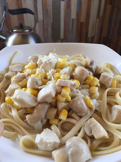 Una foto de Tallarines con salsa blanca