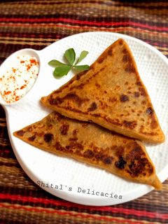 स्टफ्ड मेथी पराठा (stuffed methi paratha recipe in marathi) रेसिपी चे मुख्य फोटो