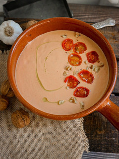 Una foto de Crema de tomate y ajos asados 🍅🧄