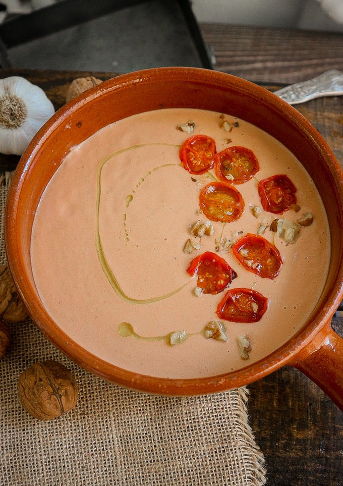 Una foto de Crema de tomate y ajos asados 🍅🧄