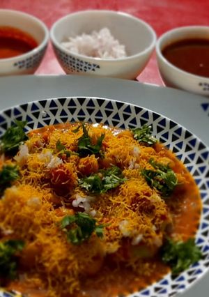 છોલે ટિક્કી ચાટ(Chole tikki Chaat Recipe in Gujarati) રેસીપી મુખ્ય ફોટો