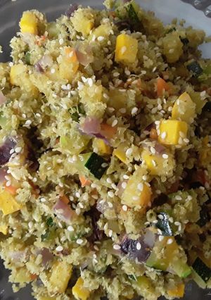 Una foto de "Arroz" de Brócoli con verduras salteadas... 🍚🍙🥦🥦🥦🍙🍚🥒🌰🥕🥗