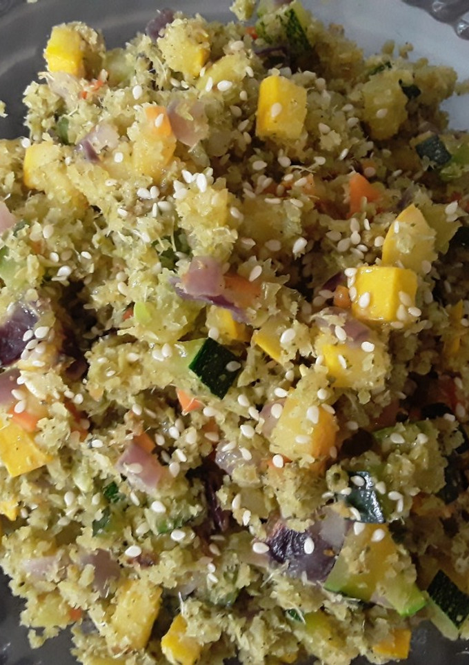 Una foto de "Arroz" de Brócoli con verduras salteadas... 🍚🍙🥦🥦🥦🍙🍚🥒🌰🥕🥗
