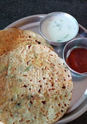 पंजाबी आलू पनीर पराठा (Punjabi aloo paneer paratha recipe in hindi) रेसिपी मुख्य फोटो
