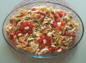 Foto principal de Ensalada de lazos de pasta