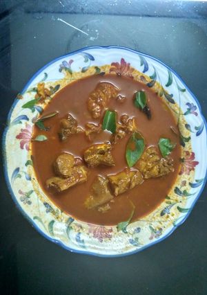 A picture of Kerala Style Fish Curry (Meen Mulaku Curry).