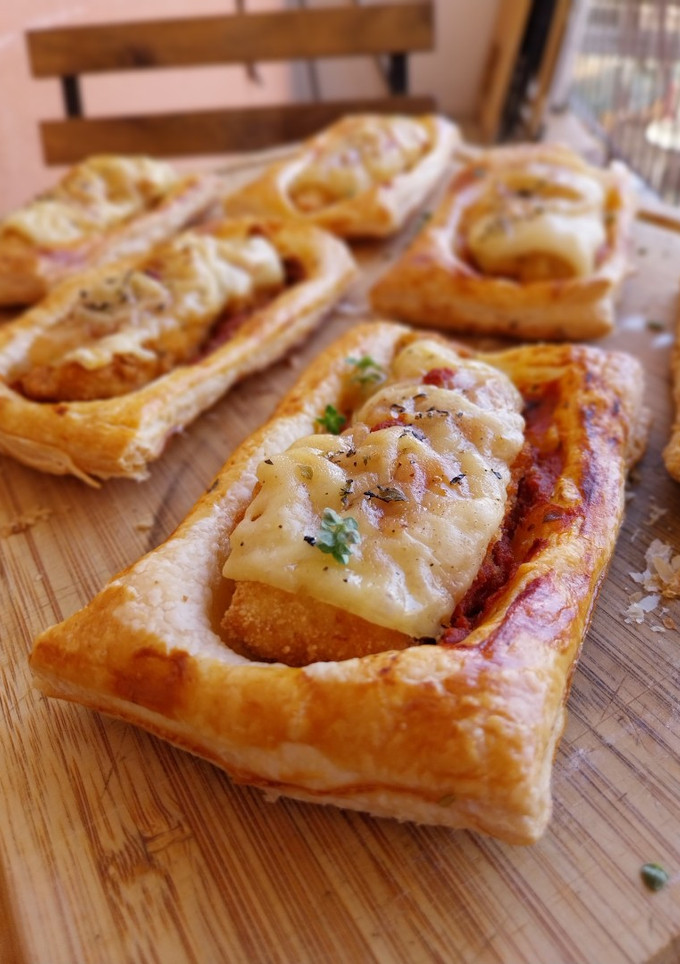 Una foto de Hojaldres de solomillo de pollo a la parmesana