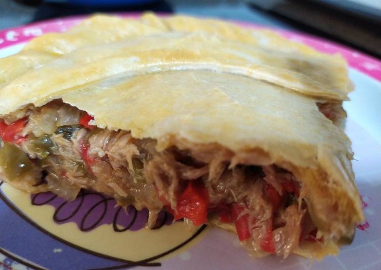 Empanada gallega de atún