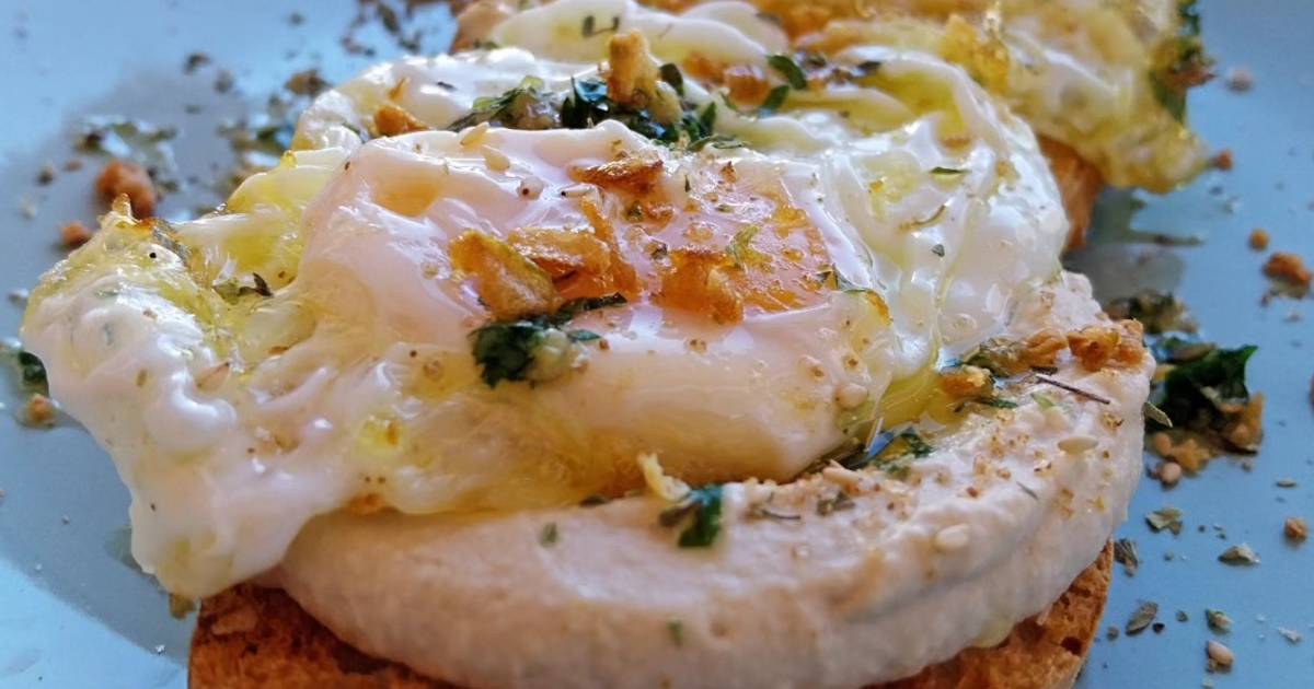 Tostada de desayuno saludable con huevo poché Receta de Marieta