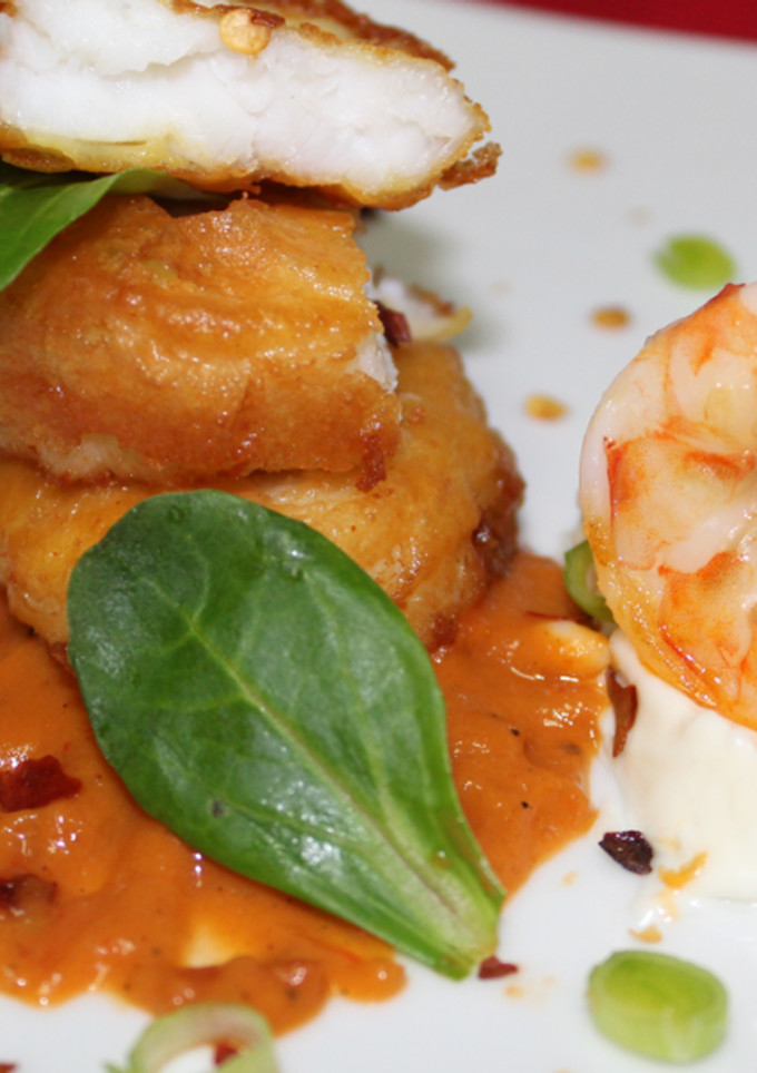 Una foto de Nuggets de merluza con salsa chipotle y langostino