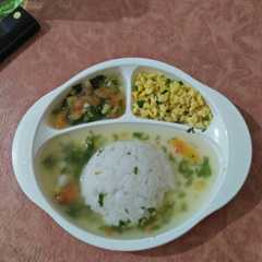 A picture of MPasi 11mos+ orak arik telur+bening bayam,brokoli+tomat.
