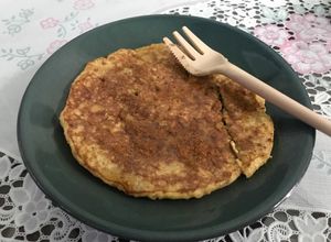 Hình của món Bánh chuối yến mạch sốt mật ong, rắc bột quế.