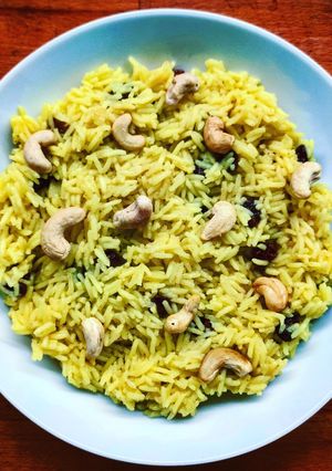 Foto di Riso basmati speziato con uvetta e anacardi