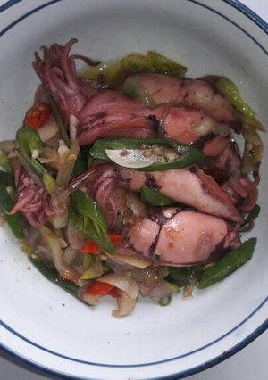 Foto resep Tumis cumi basah cabai hijau
