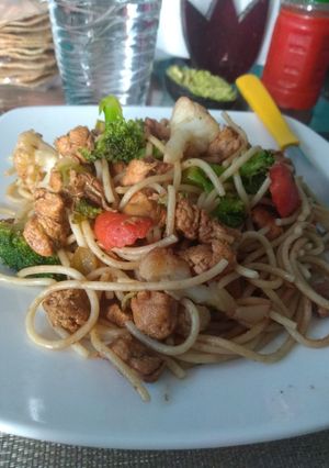 Una foto de Espagueti con pollo