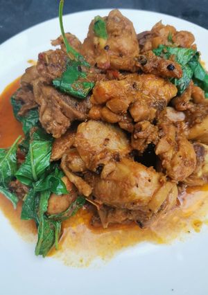 รูปของ ผัดเผ็ดไก่ใส่ใบยี่หร่า