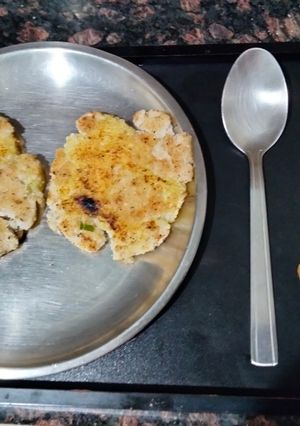 A picture of Sama ke chawal ki tikki stuffed with potato and raisins.