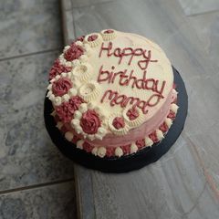 A picture of Buttercream icing.