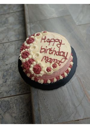 A picture of Buttercream icing.