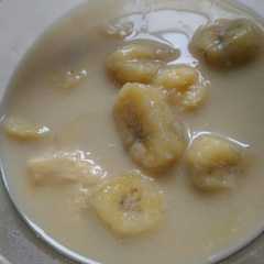 A picture of Kolak pisang tape.