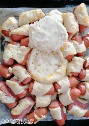 Camembertes virslikoszorú 😍😋 recept fotója