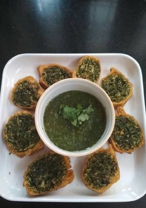 A picture of Palak ke kalmi badey.