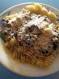 Fusilli en salsa blanca de pollo y champiñones