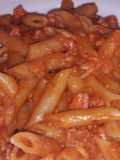 Pastas con atún y salchichas