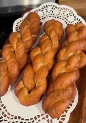 A picture of Twisted Dough Pastry (Ma Hua).