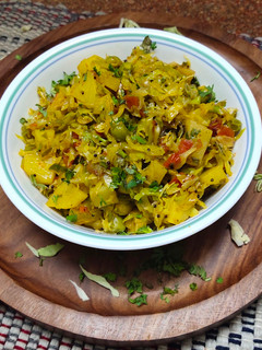 કોબી નું શાક(Cabbage Sabji Recipe in Gujarati) રેસીપી મુખ્ય ફોટો
