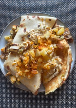 Una foto de Crepes con Relleno de Pollo y Verdura