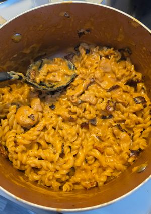 A picture of Buffalo Mac and Cheese with Bacon.