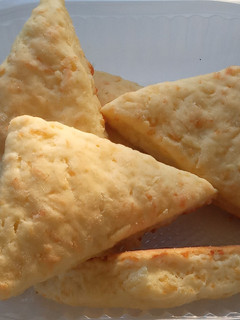 Una foto de Scones de queso para rallar (Scon tipo Starbucks)