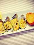 Green mussels with cheese and garlic baguette / kerang hijau keju