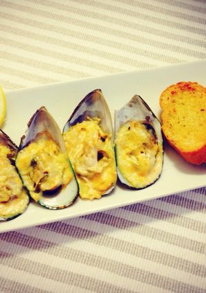 Foto resep Green mussels with cheese and garlic baguette / kerang hijau keju