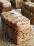 Bizcochitos borrachos de avellana con ganache de toffee salado (sin gluten)