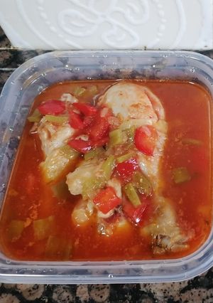 Una foto de Muslos de pollo en salsa