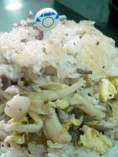 [菇菇巧思]菇菇風味米漢堡鍋巴 的食譜成品照片
